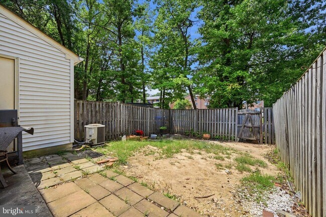 Building Photo - 16 Meadowside Ct