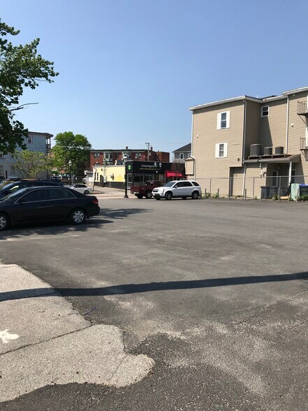 Building Photo - 163 Atwells Ave