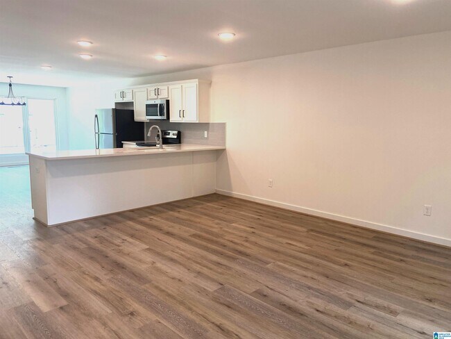 Building Photo - 1719 13th Ct S