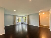 Building Photo - 3 bedroom in Hinsdale IL 60521