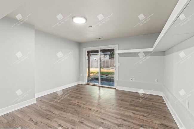 Building Photo - 4BR + Finished Heated Garage | Fenced 1/4 Acre | Mins to JBLM