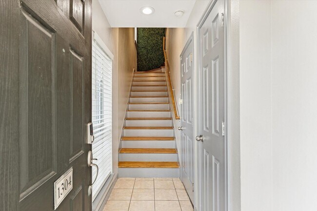 Building Photo - 3001 Murworth Dr