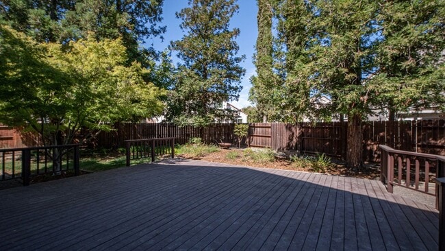 Building Photo - 4 BR/3BA Home in Laurel Creek with Park-Like Backyard!