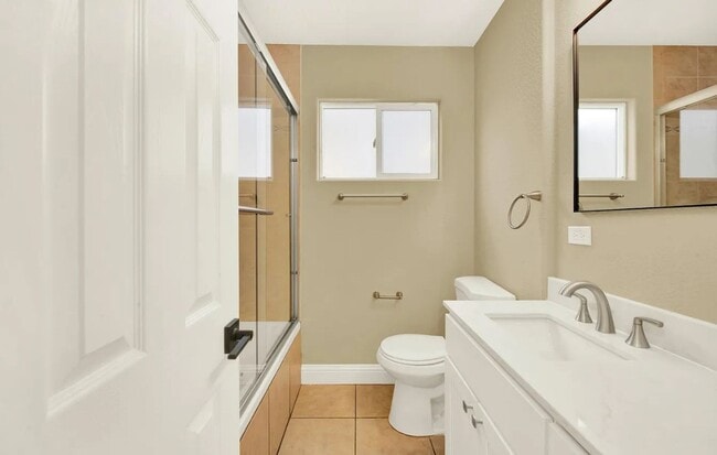 Building Photo - Single Family Home Available Now!!