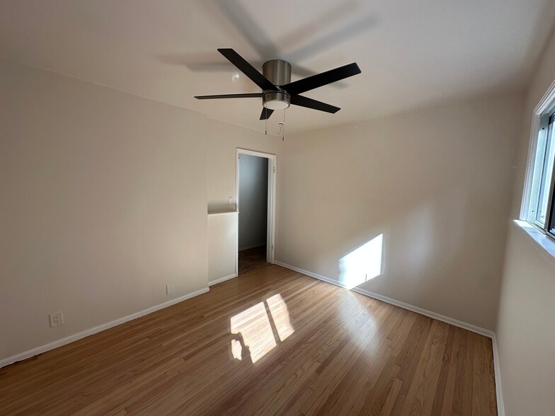 Back Bedroom - 1033 Pearl St