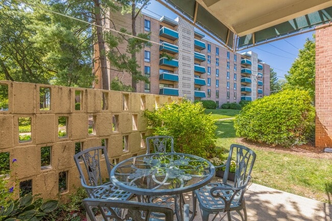 Building Photo - Lafayette Park Condominium | All Utilities Included | Pool, Tennis Court & Clubhouse