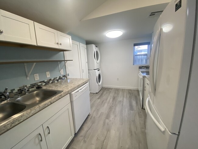 Building Photo - 404 N Findlay Ave