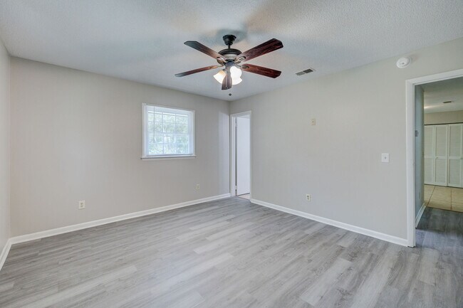 Building Photo - 213 El Ogden Dr