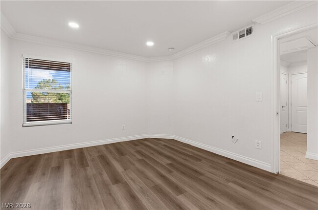 Building Photo - 1150 N Buffalo Dr