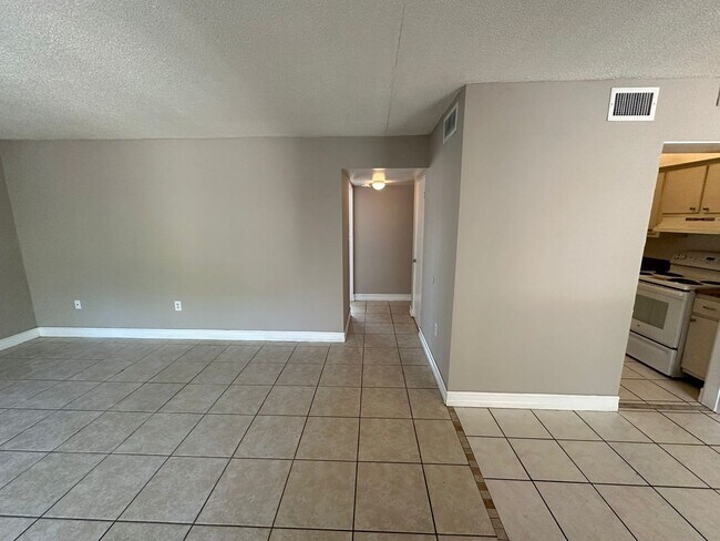 Building Photo - Green Tee - # 502