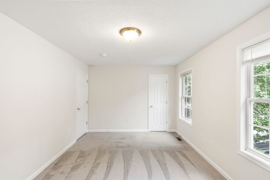 Building Photo - 424 Ridgefield Ave