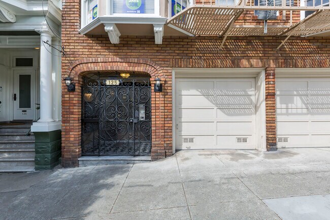 Building Photo - 125 Clayton