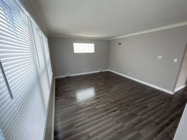 Building Photo - Brick Ranch Single Family Home