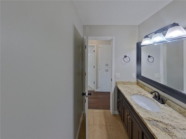 Building Photo - 1442 Laurel Ave