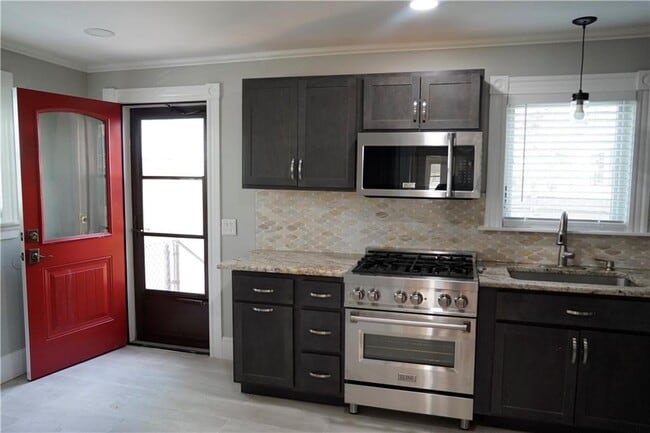 Building Photo - 1358 Narragansett Blvd
