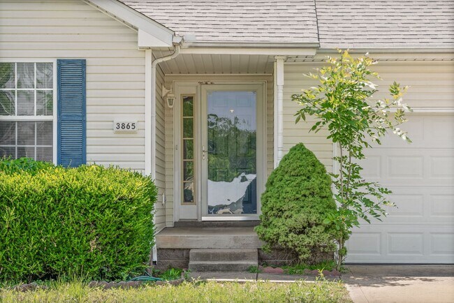 Building Photo - 3865 Roscommon Way