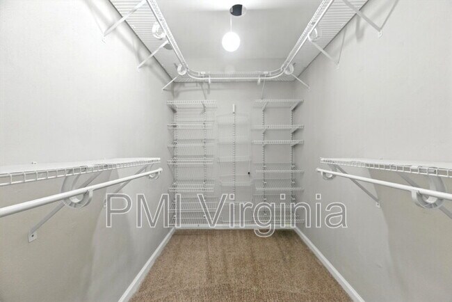Building Photo - 6811 Dickens Ct E