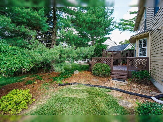 Building Photo - 6275 Hummingbird Dr