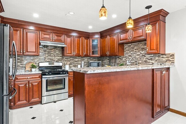 Building Photo - 35 Fells Ave Terrace