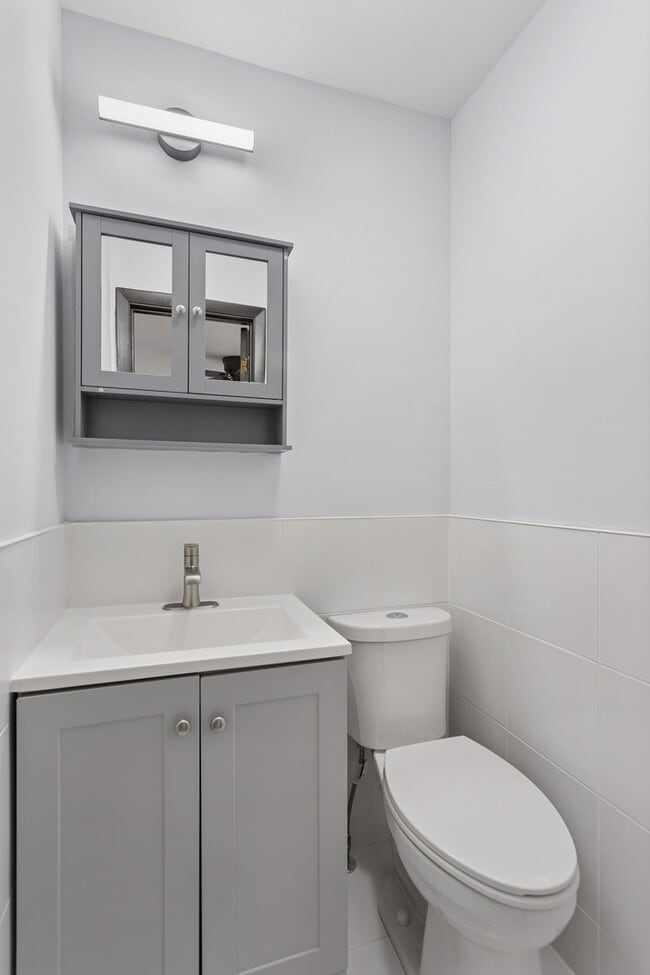 Building Photo - 55 W Ann St