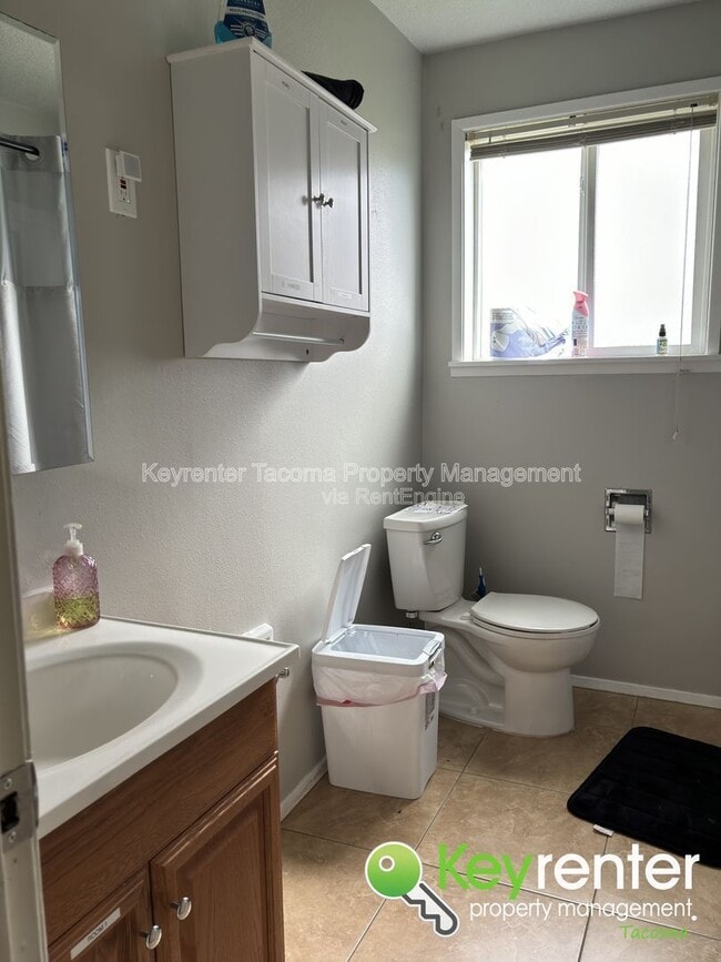 Building Photo - 1302 E 40th St