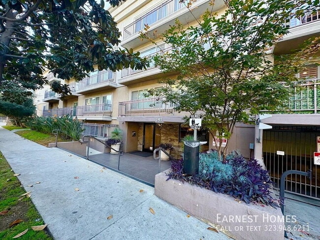 Primary Photo - 141 S Clark Dr