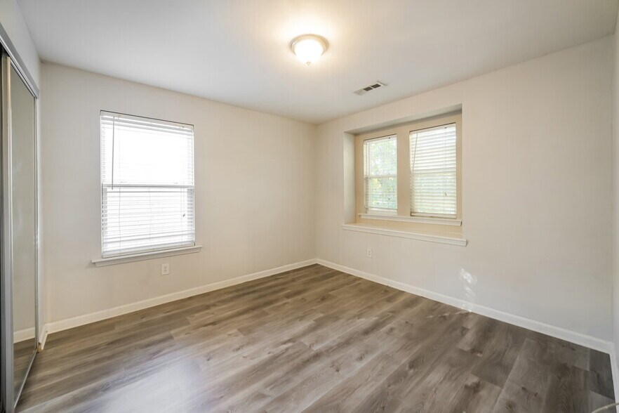 Building Photo - 50 Brookview Dr