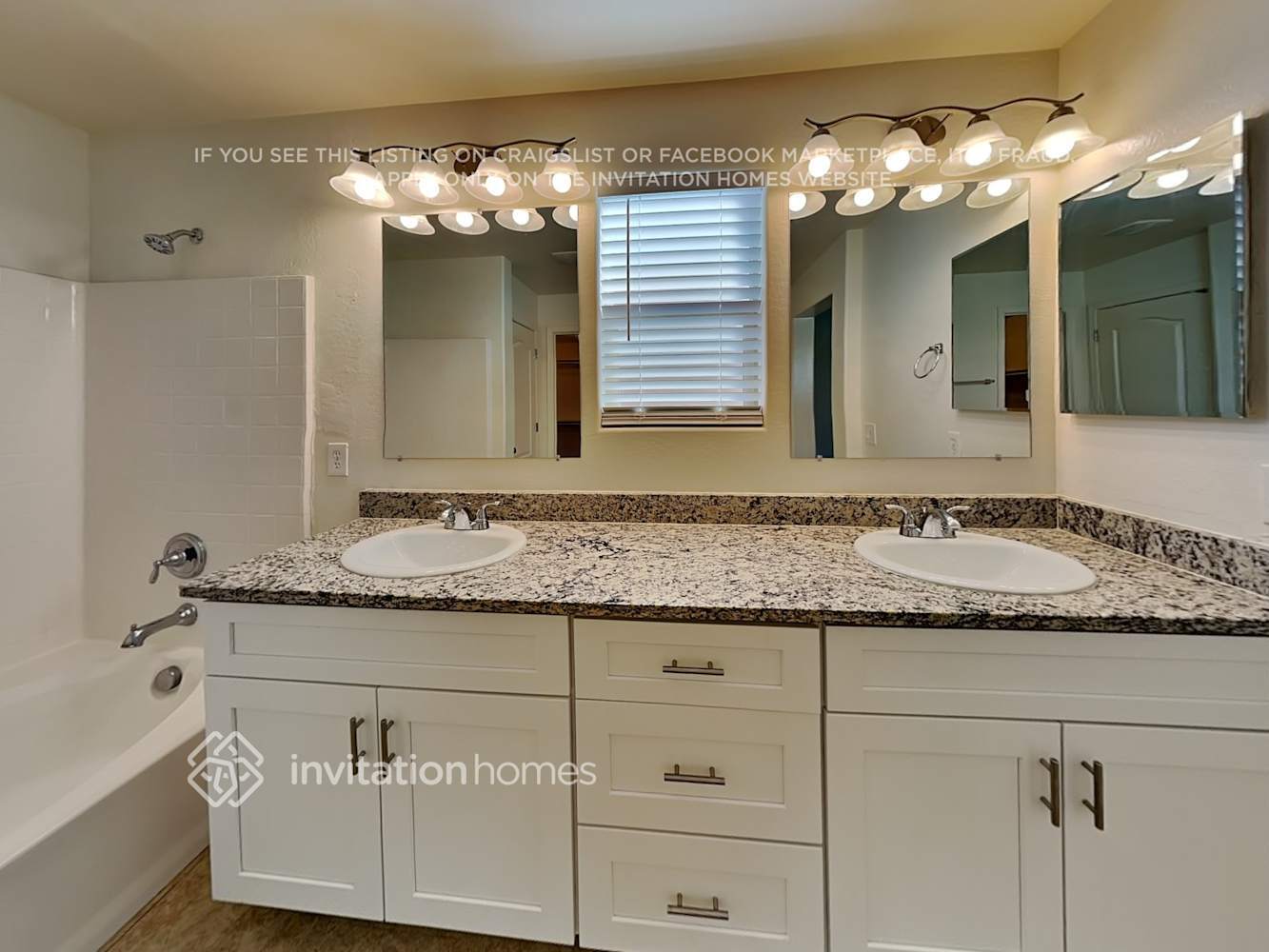 Building Photo - 3539 E Erie St