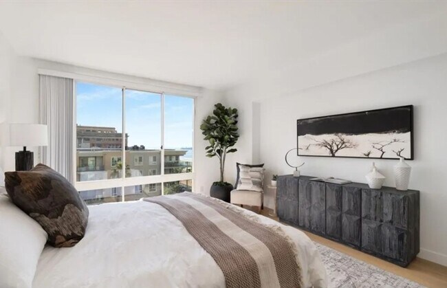 Building Photo - 2-Bedroom, 2-Bathroom Home in Prime Long B...