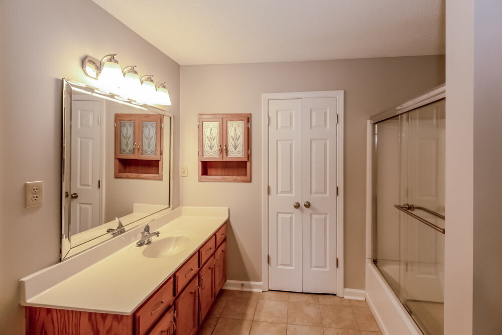 Building Photo - 7677 Fox Hunt Dr E