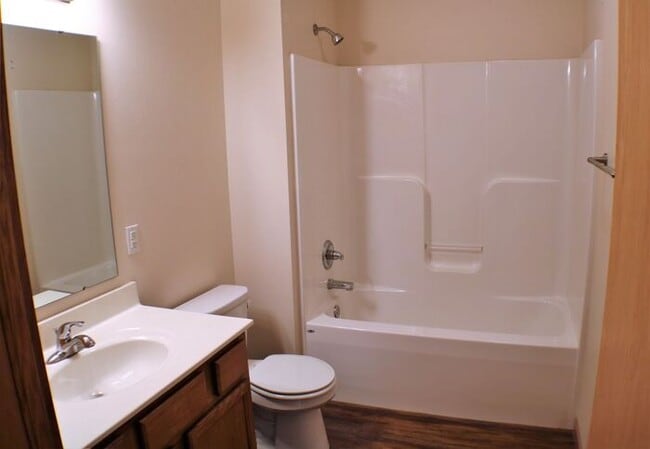 Building Photo - $1,200 | 2 Bedroom, 2 Bathroom Condo | No ...