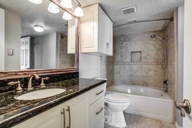 2 bed | 2 bath - 2201 Wolf St