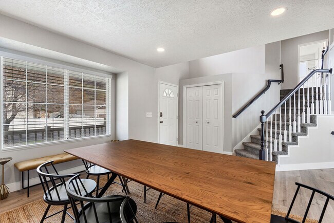 Building Photo - 1162 Cave Hollow Ln
