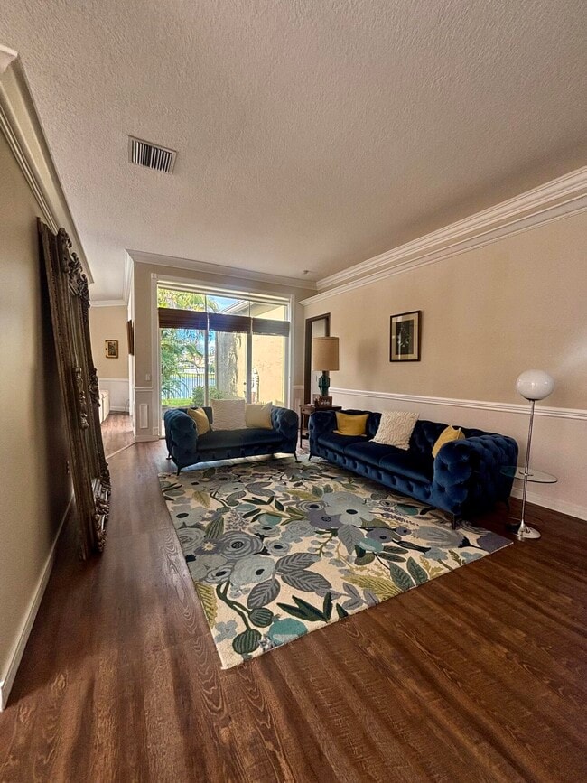 Building Photo - 2333 Waburton Terrace