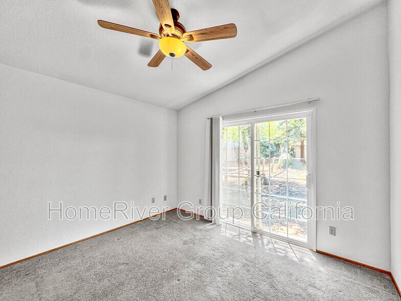 Building Photo - 8215 Bluehaven Ct