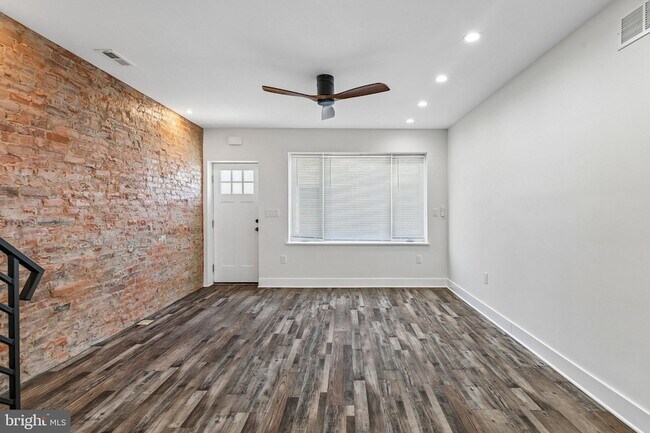 Building Photo - 3156 Almond St