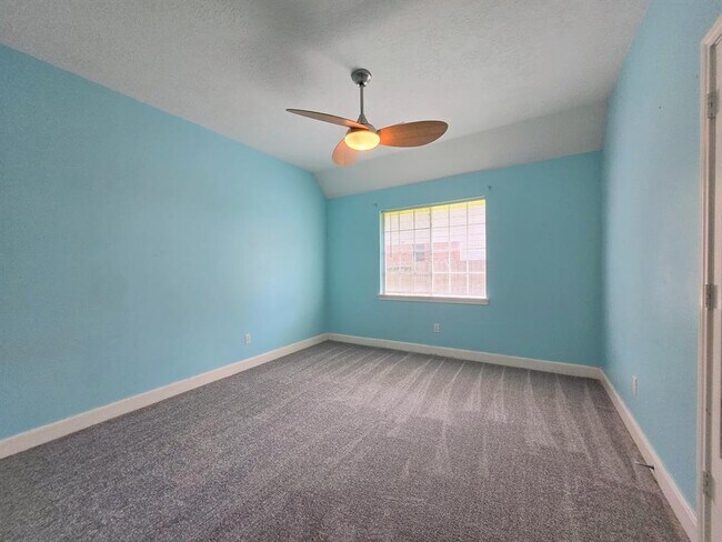 Building Photo - 5118 Rebel Ridge Dr