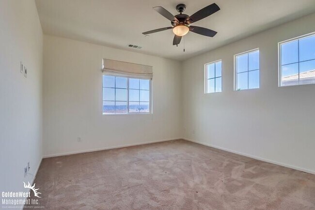 Building Photo - Stunning Corner Unit 4Bdm 3.5Ba Townhome w...