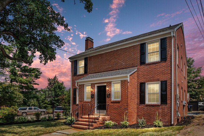 Building Photo - 819 Weedon St