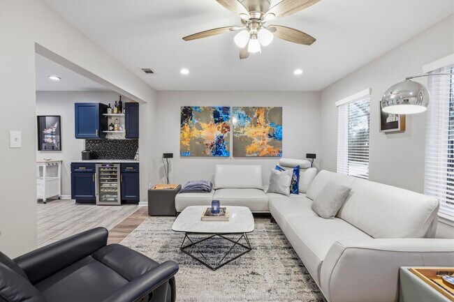 Building Photo - 1241 N Bronough St