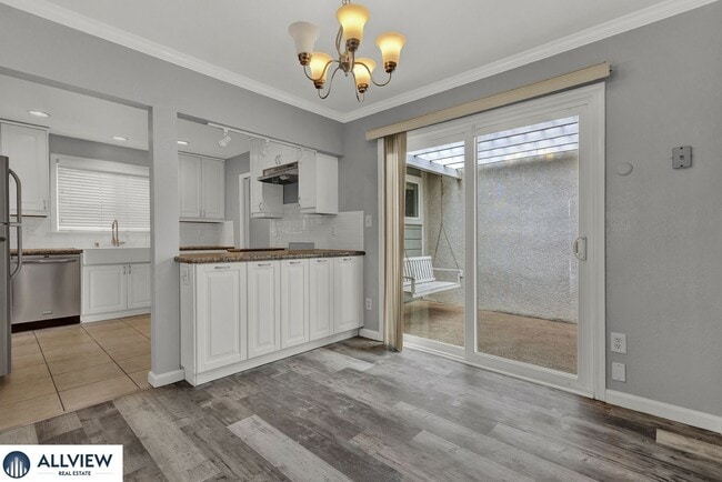 Building Photo - Charming & Light-Filled 3 Bed/2 Bath Home ...