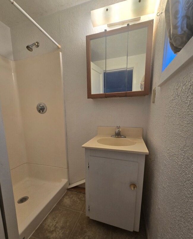 Building Photo - 1 Bed 1 Bath House