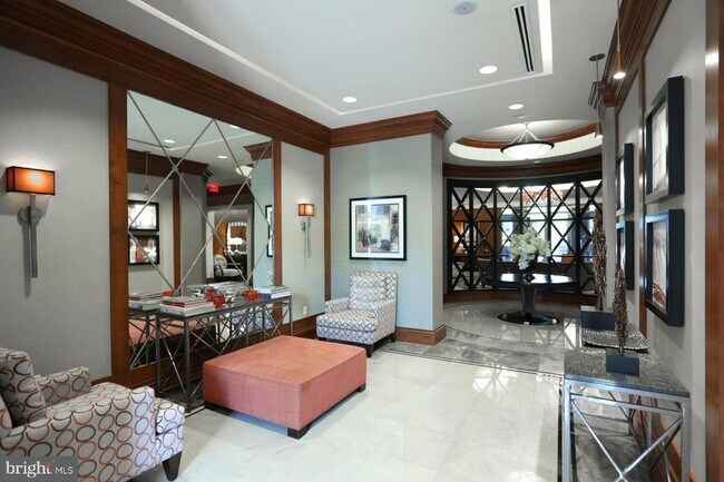 Building Photo - 8220 Crestwood Heights Dr