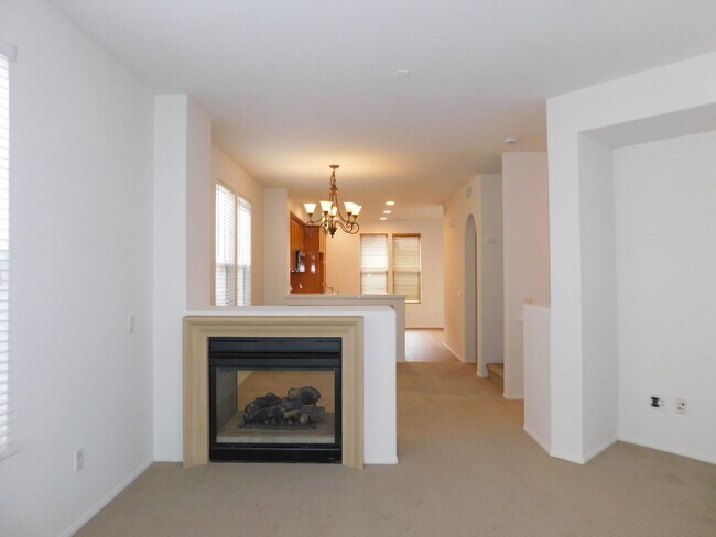 Building Photo - Exceptional 3 bed, 3.5 bath home in Irvine.