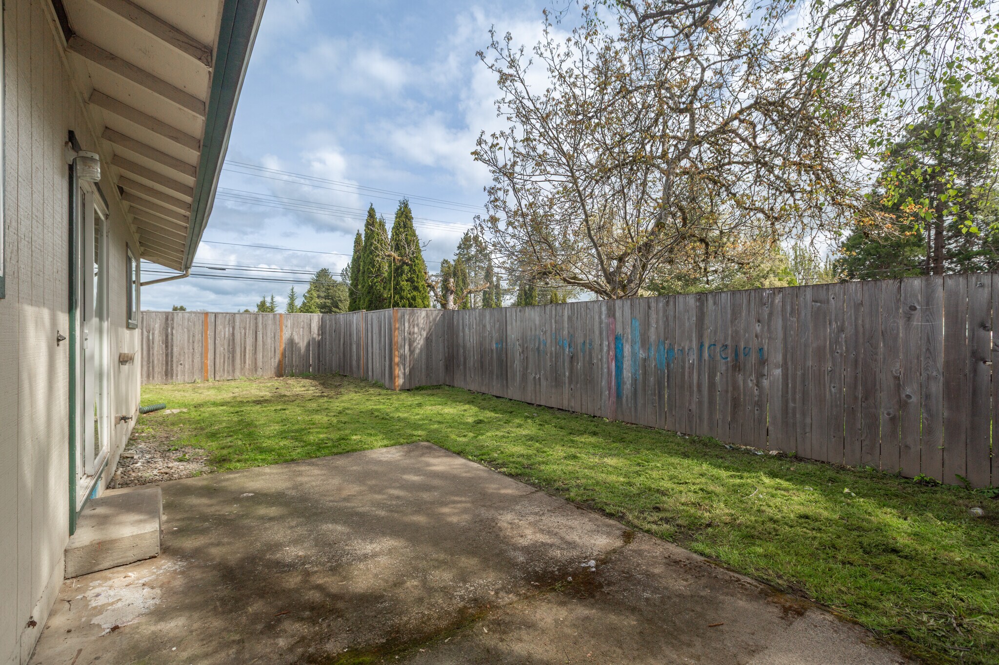 Building Photo - 110 SW Fleishauer Ln