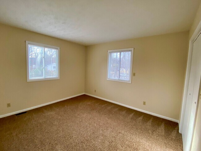 Building Photo - 3925 Halehaven Dr
