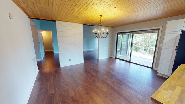 Building Photo - Cottage Style Home in Pinehurst $500 OFF 1...