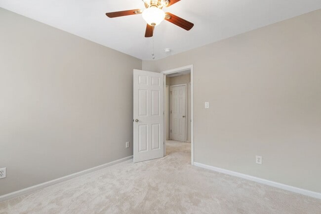 Building Photo - Charming 4-Bedroom with Backyard Retreat i...