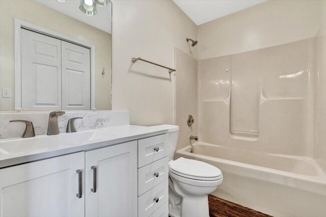 Building Photo - Spacious Roanoke County Townhouse
