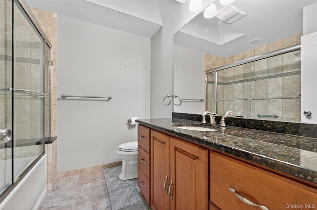 Building Photo - 7 Meadowood Dr